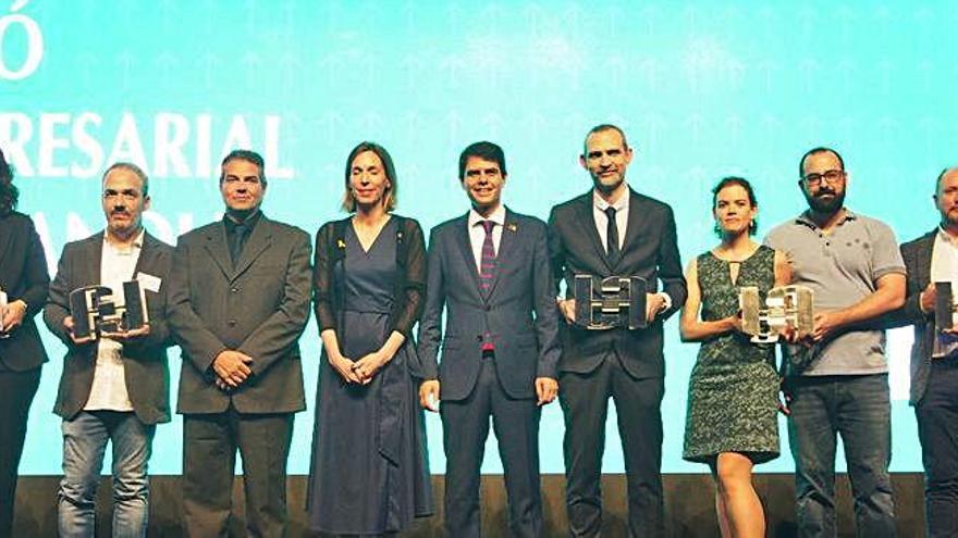 Tots els premiats en la nit del sopar empresarial de la UEA