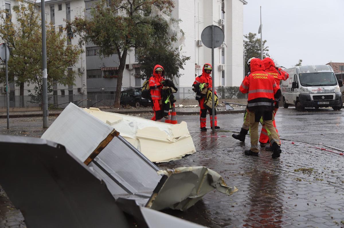 Bomberos en calle Motril