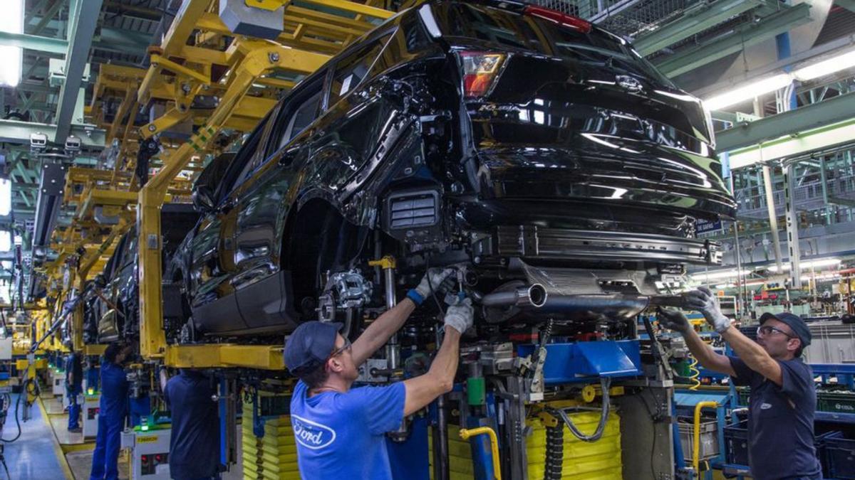 Cadena de montaje de vehículos de Ford Almussafes. | E. PRESS