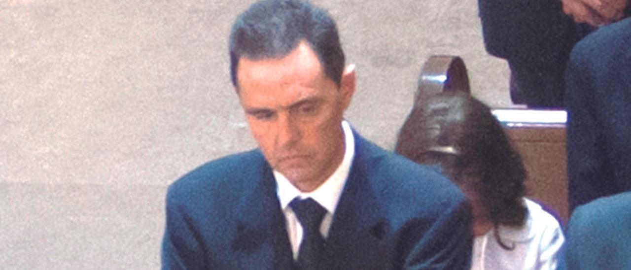 Miguel López, durante el funeral por la muerte de Vicente Sala.