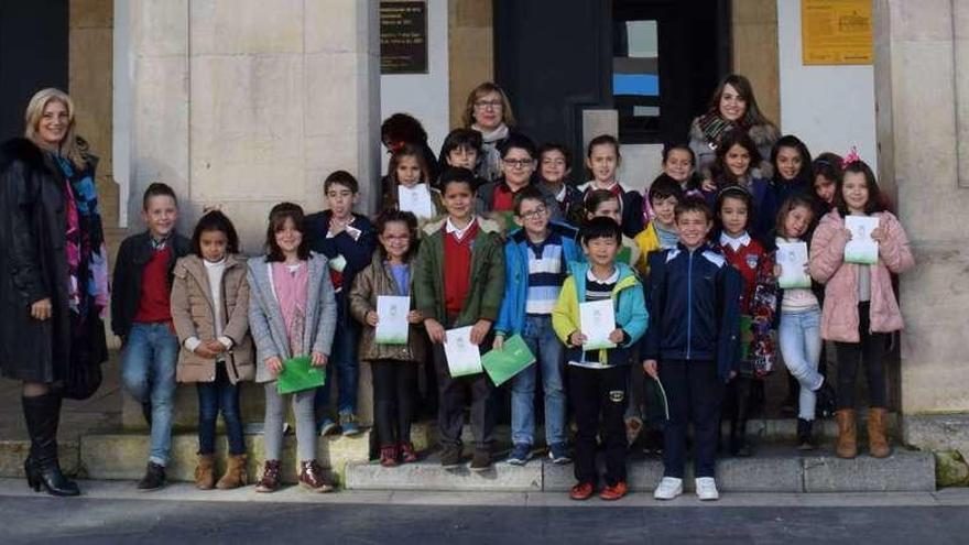 Los alumnos de segundo del colegio Hermanos Arregui conocen el Ayuntamiento de Siero