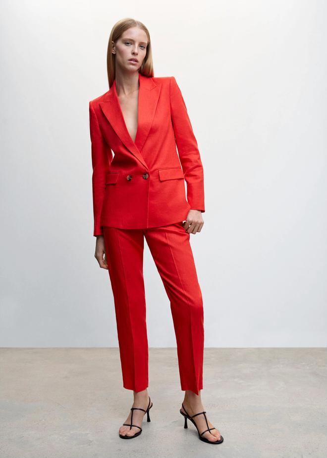 Traje rojo con blazer pantalón de Mango