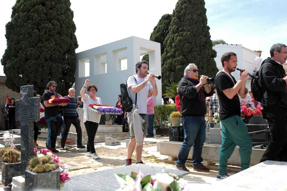 Homenaje a los fusilados en el cementerio de Paterna