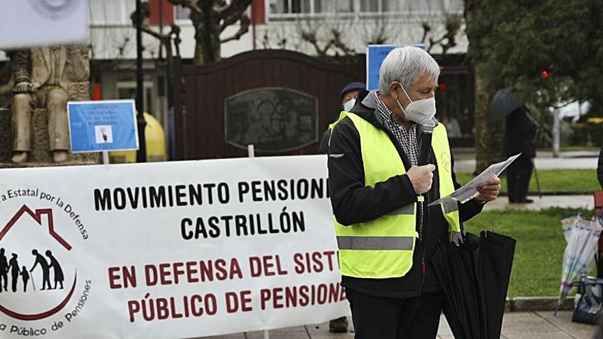 La concentración, ayer, en Piedras Blancas. | R. Solís