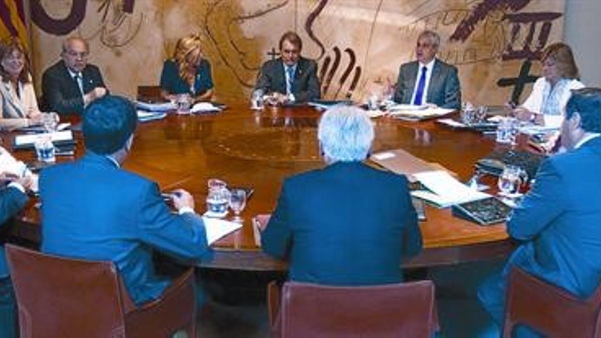 Artur Mas preside el Consell Executiu, ayer, en el Palau de la Generalitat.