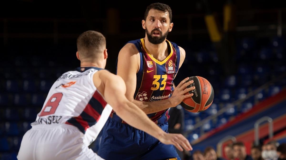 Mirotic, en una acción de juego ante el Baskonia, esta temporada