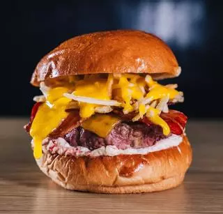 Lee aquí la noticia | Campeonato Burger Showdown en Mallorca: La mejor hamburguesa de la isla la elaboran en este pueblo y lleva estos ingredientes