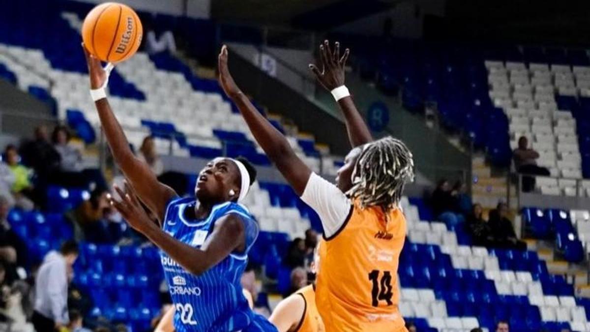 Gedna Capel tira a dos este sábado contra el Zamora.