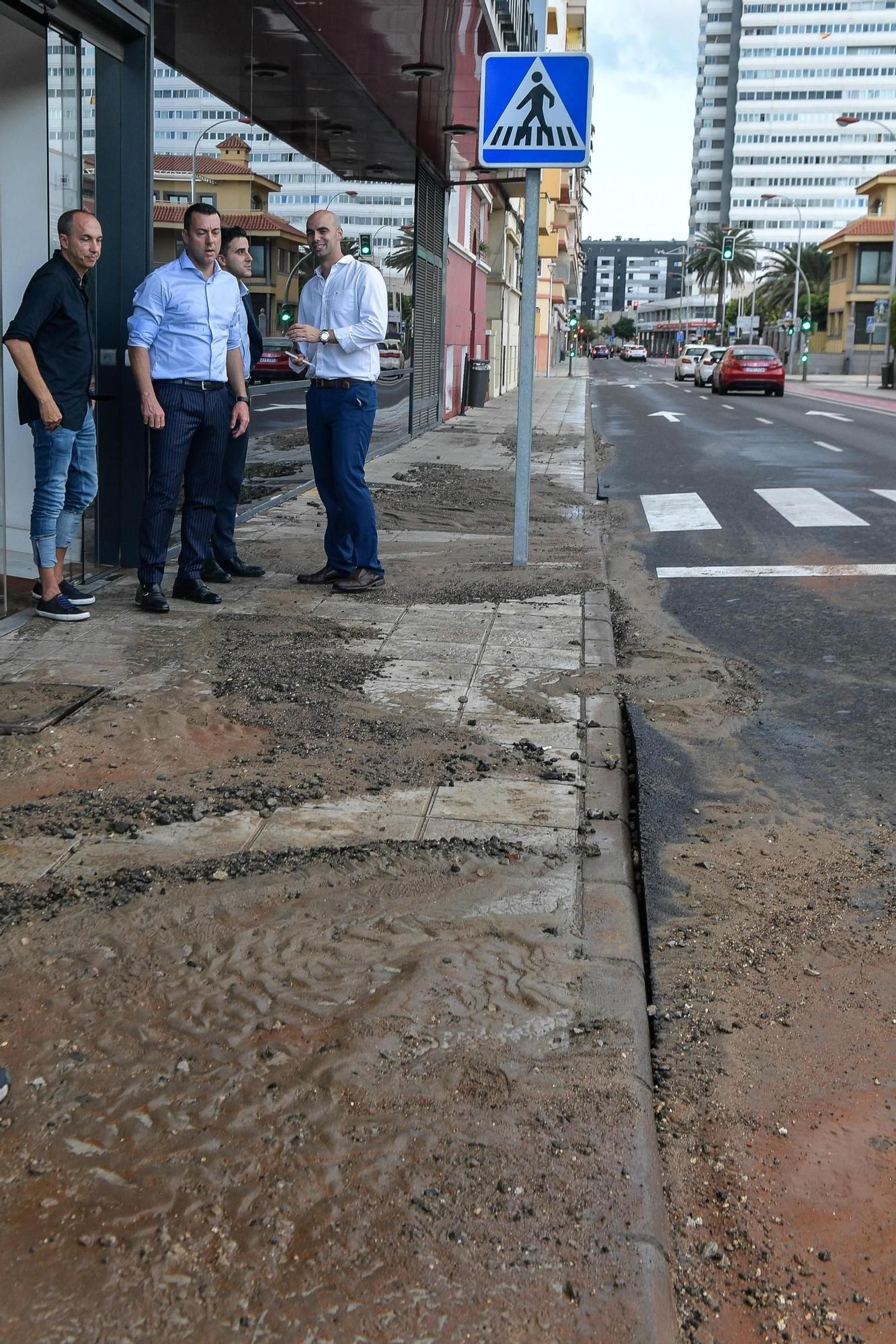 Rotura de tubería en la calle León y Castillo