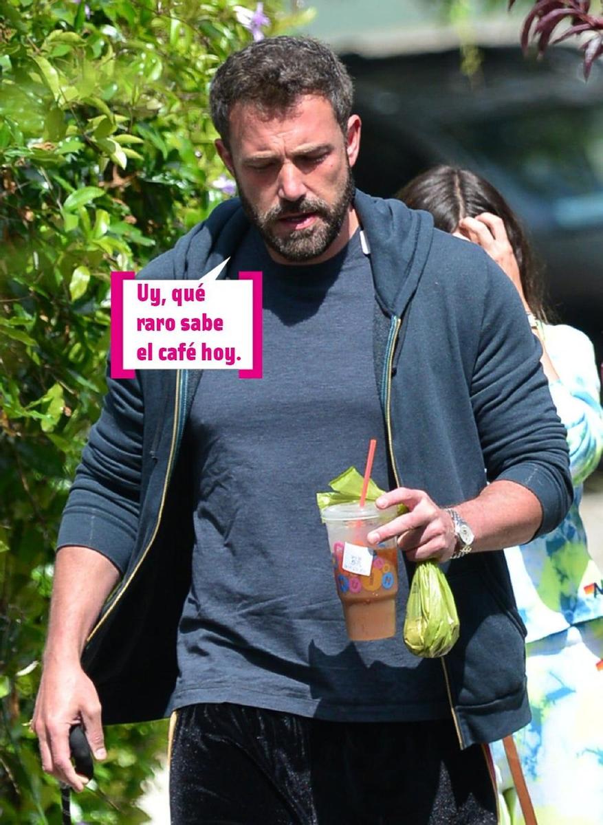 Ben Affleck pierde todo el glamour al colocar la caca de su perro junto al café