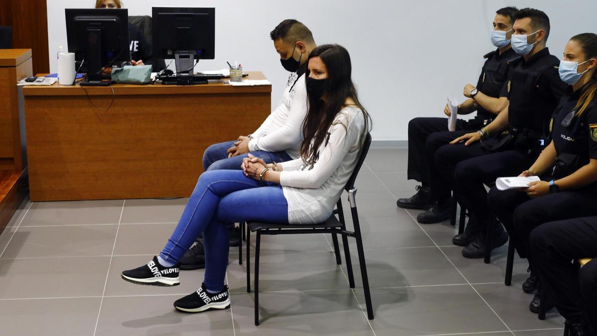 La madre de la pequeña Sofía y el que era su pareja se sentaron en el banquillo de los acusados de la Audiencia de Zaragoza por tentativa de asesinato.