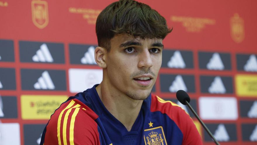 Gabri Veiga, ayer, durante su rueda de prensa en la Ciudad del Fútbol de Las Rozas. // J.J.GUILLEN