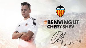 Cartell de benvinguda del València a Txerixev.
