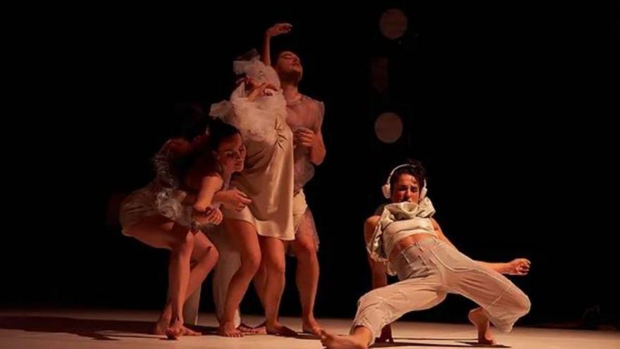 Un momento de ‘Hacemos como que bailamos’. | UNAIUNA
