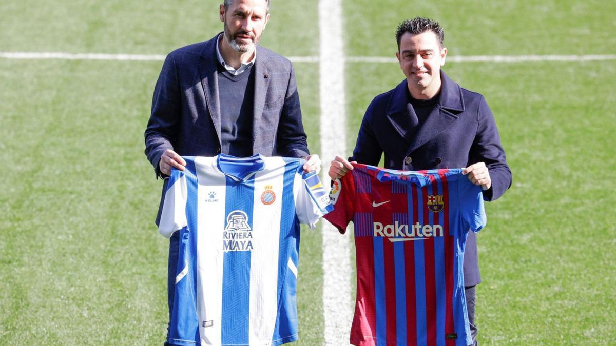 Vicente Moreno i Xavi Hernández es retroben abans del derbi a Cornellà-El Prat