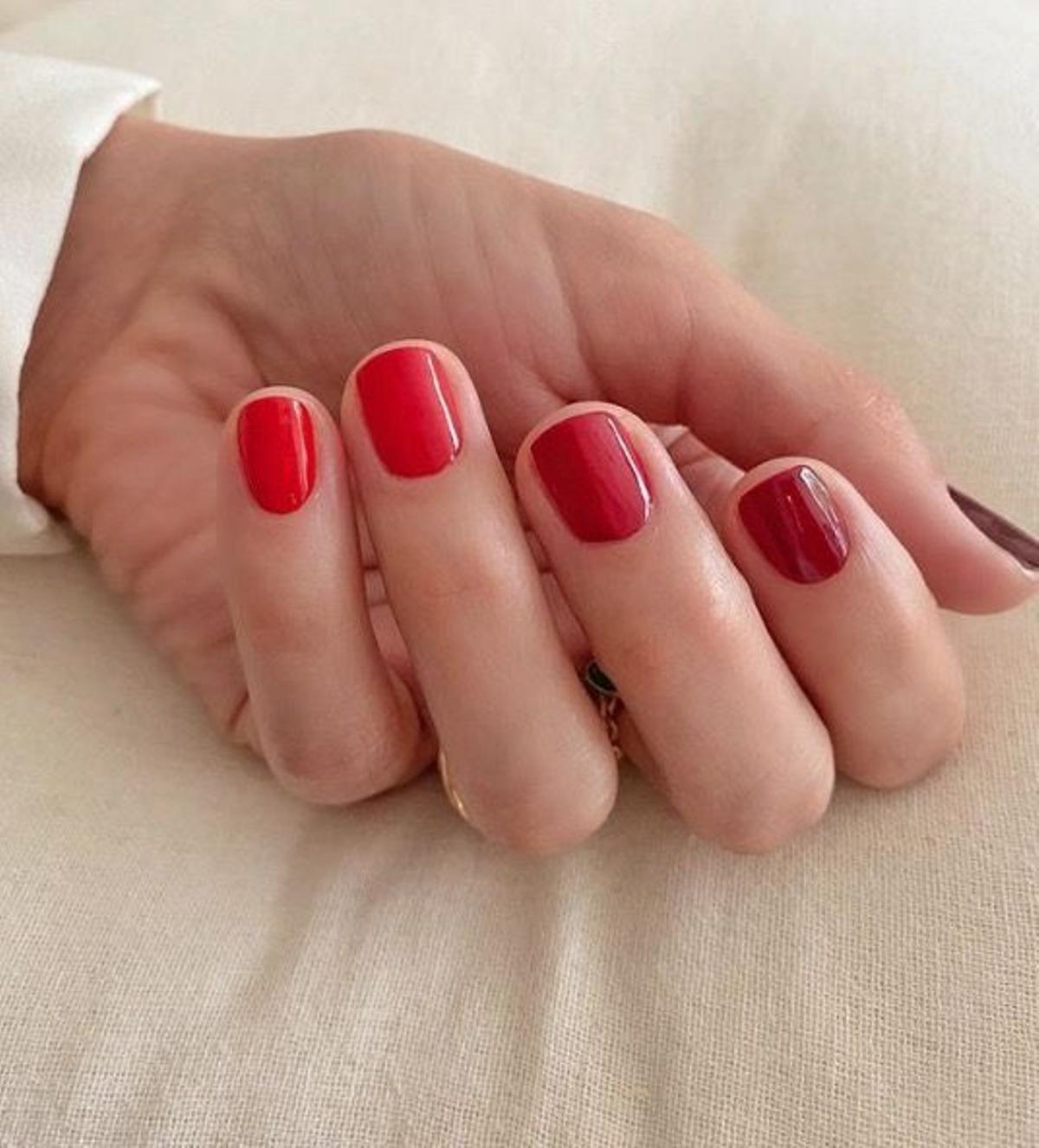 Manicura ombré en rojo