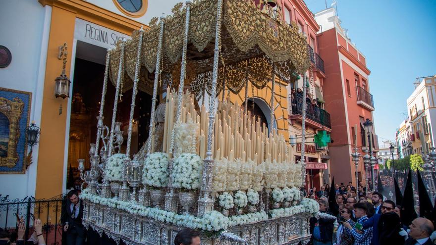 Salida de la Virgen del Rosario de Montesión / Diego Arenas-El Correo de Andalucía