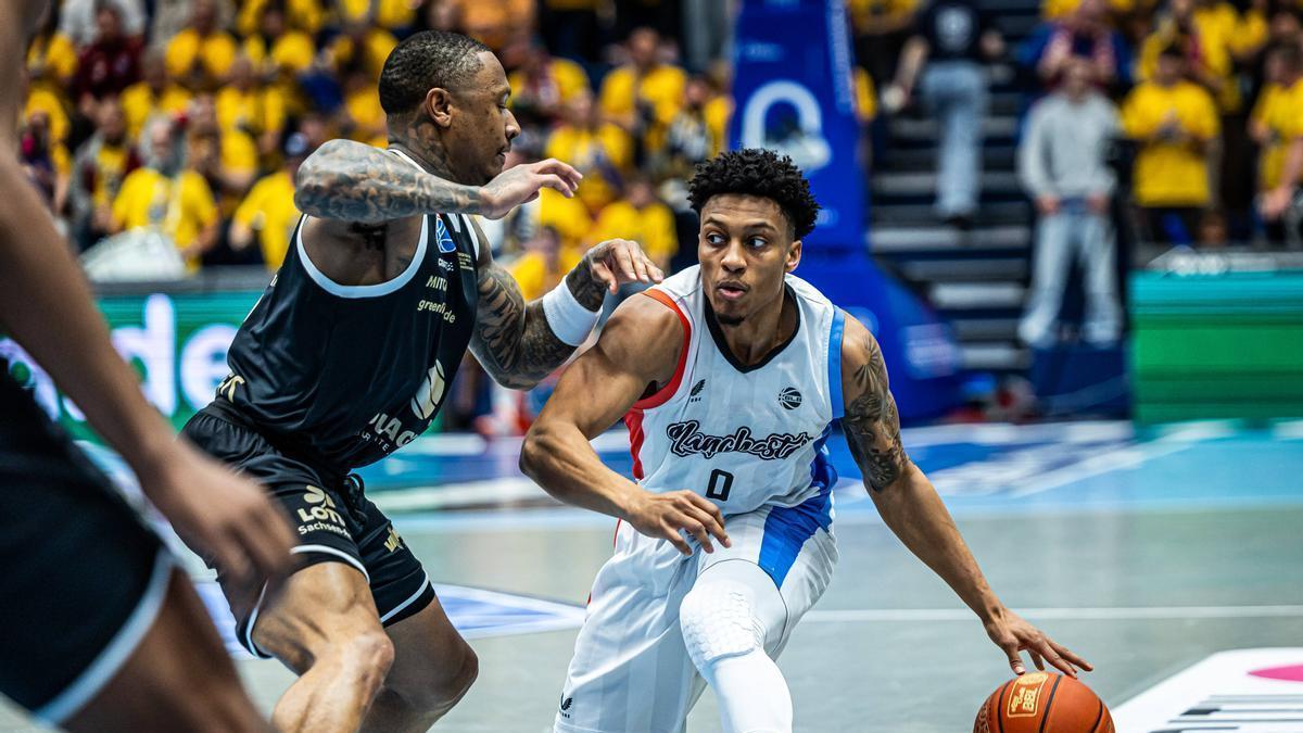 PJay Smith, en un partido con el Manchester Basketball