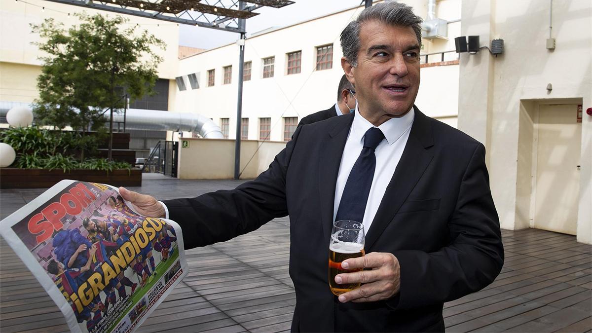 Así fue el encuentro de SPORT con Joan Laporta en la fábrica Estrella Damm