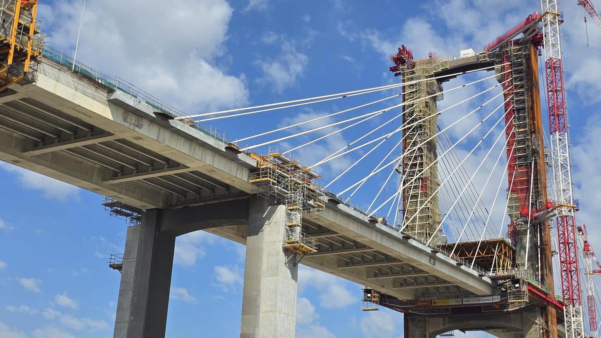 La obra del Puente del Centenario de Sevilla se frena por completo: Acciona solicita la rescisión del contrato al Ministerio de Transportes