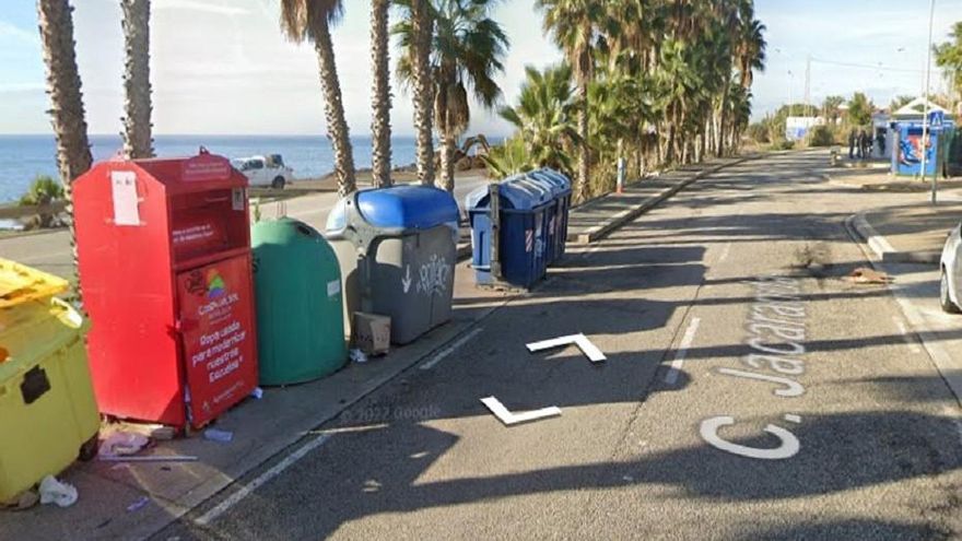 Muere un joven de 26 años al quedar atrapado en un contenedor de ropa en Chilches