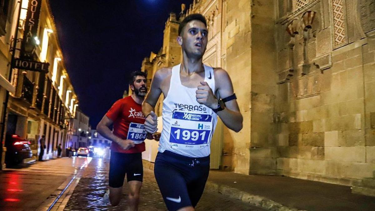 Varios atletas, durante la pasada eedición de la Nocturna Trotacalles.