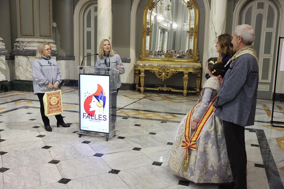 Catalá recibe a las Falleras Mayores Infantiles de Valéncia de la historia
