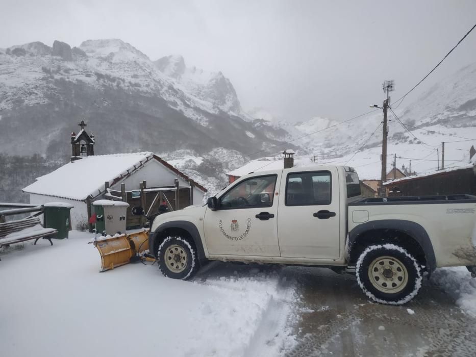 Temporal de nieve en el puerto de Somiedo y La Peral.