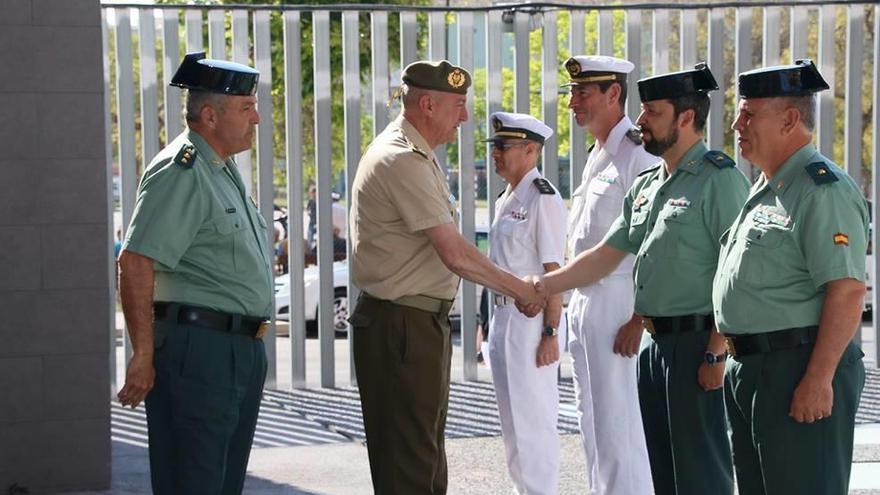 El comandante general, con la Guardia Civil