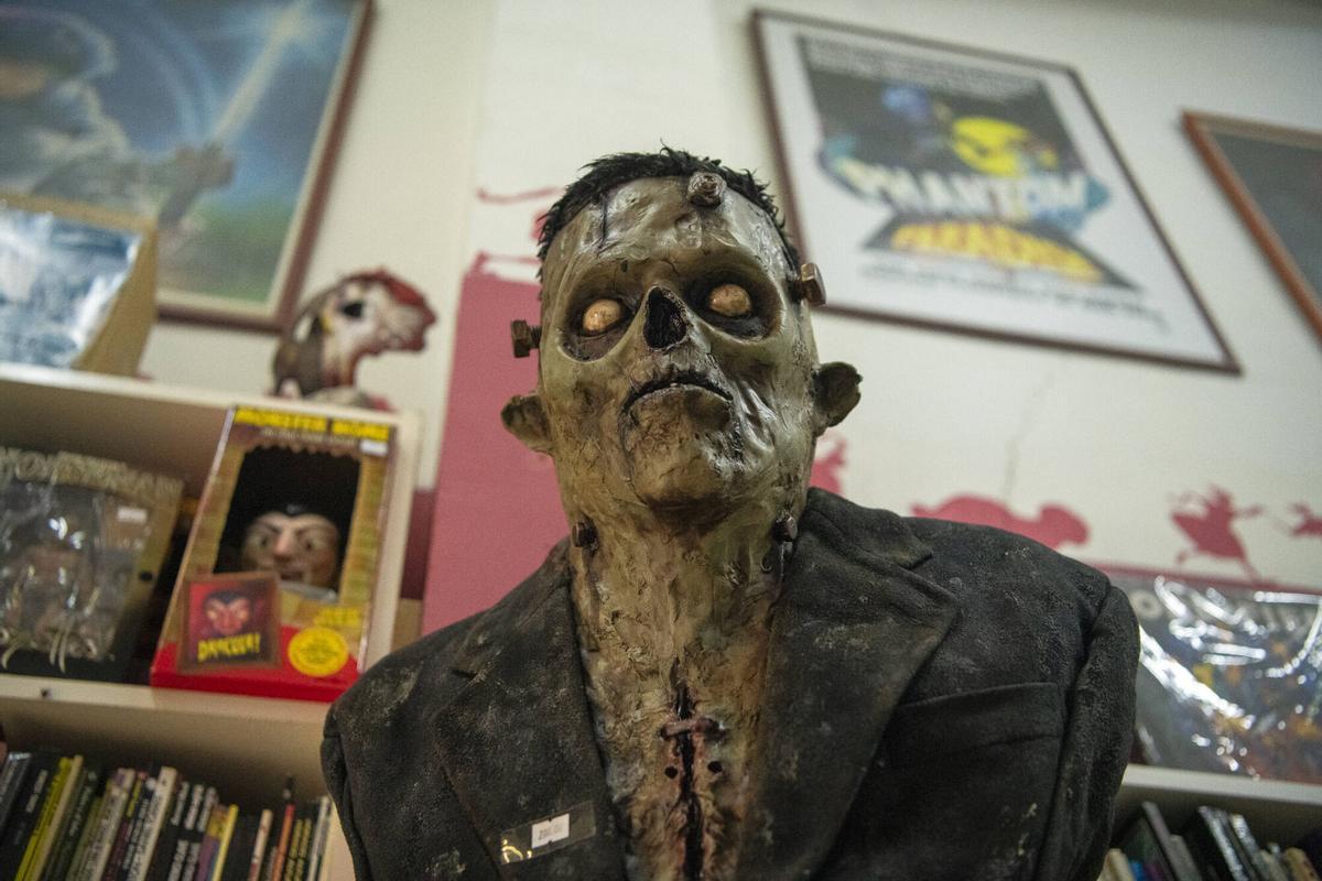 Figura de Frankenstein en la tienda Freaks, del Triángulo Friqui. Barcelona, 30 de junio de 2026. Foto: Belén González / EP