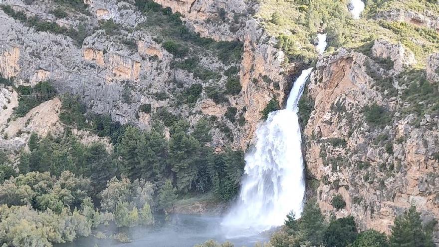 El espectáculo del salto de agua de Domeño