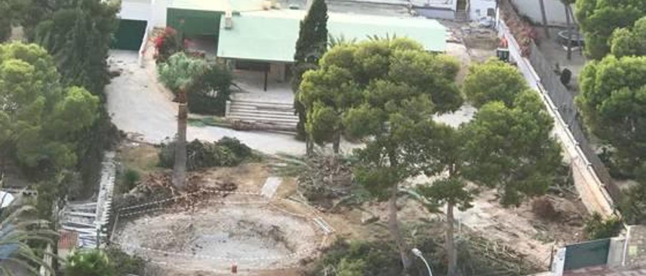 El chalé visto desde arriba, donde se aprecia parte del arbolado arrancado.