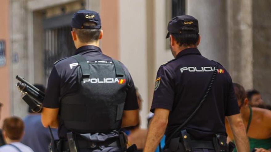 Policías nacionales.