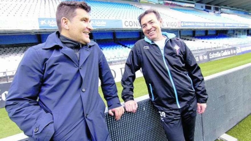 Vlado Gudelj y Abel Resino conversan amigablemente al final del entrenamiento.  // Jorge Santomé