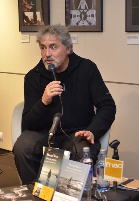 Manuel Rivas presenta ''Vivir sin permiso'' en Fnac