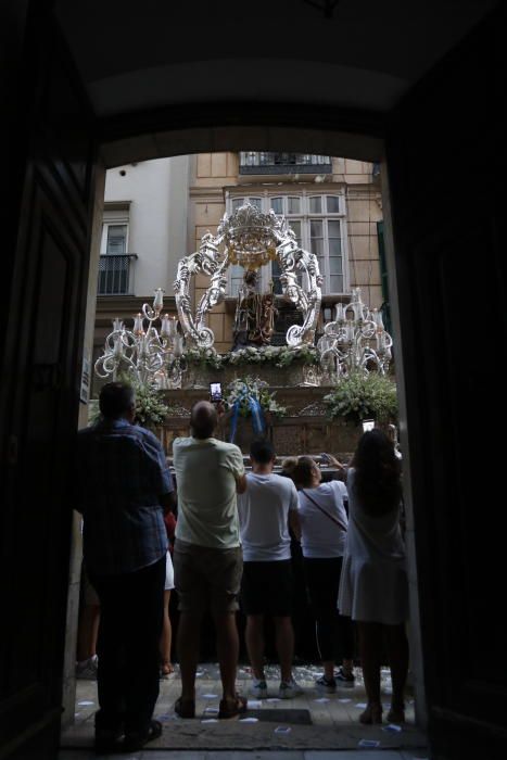 La salida procesional de Santa María de la Victoria desde la Encarnación hasta su Santuario cerró la anual novena dedicada a la imagen de la Patrona. En el cortejo de este 2019, junto al obispo de la Diócesis de Málaga, Jesús Catalá, estuvieron presentes el alcalde junto a personalidades del Consistorio y Junta de Andalucía