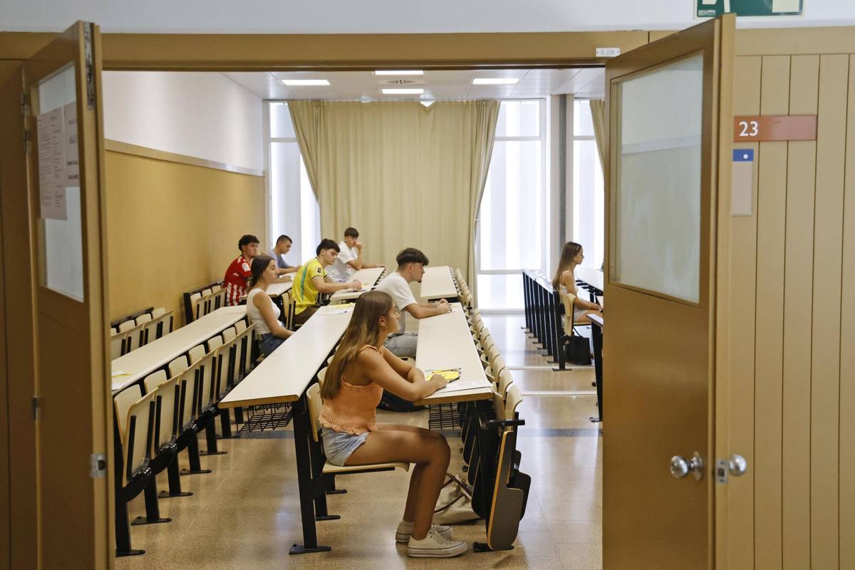 Girona. Facultat Economia UdG. Selectivitat 2026 setembre. Proves PAU.