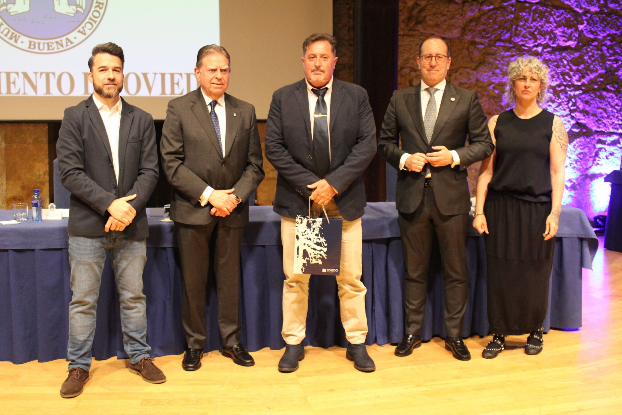 Acto institucional Santa Rita Hora: 11:00 Lugar: Oviedo, Sala de Cámara del Auditorio Príncipe Felipe Descripción: Homenaje a los trabajadores municipales jubilados y a quienes cumplen 25 y 40 años de servicio en el Ayuntamiento.