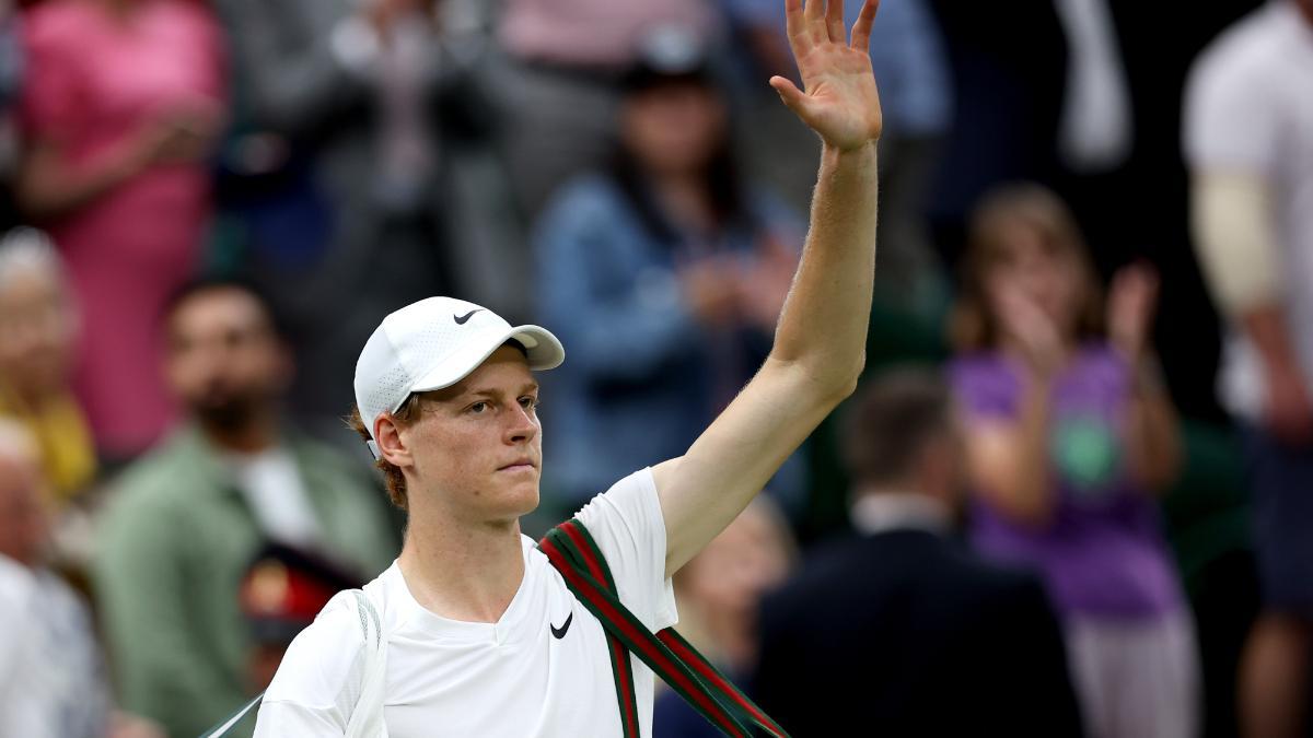 Jannik Sinner, despidiéndose de Wimbledon