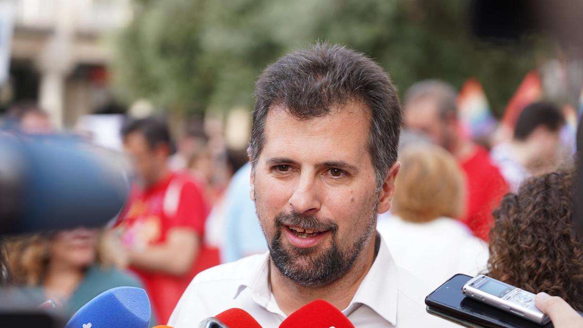 El secretario general del PSOECyL, Luis Tudanca, asiste a la Manifestación Día del Orgullo LGTBI.