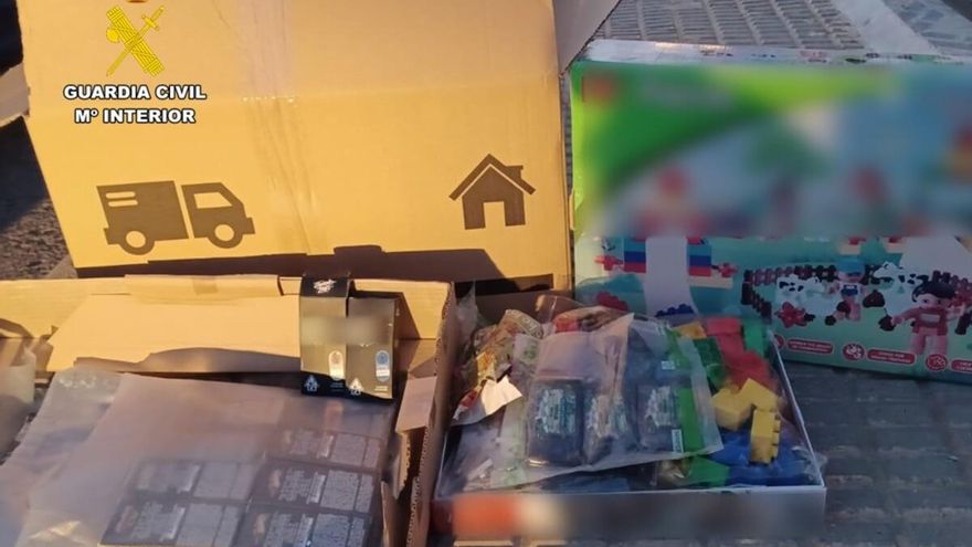 La Guardia Civil detiene en Orihuela Costa a dos hombres que ocultaban droga en juguetes