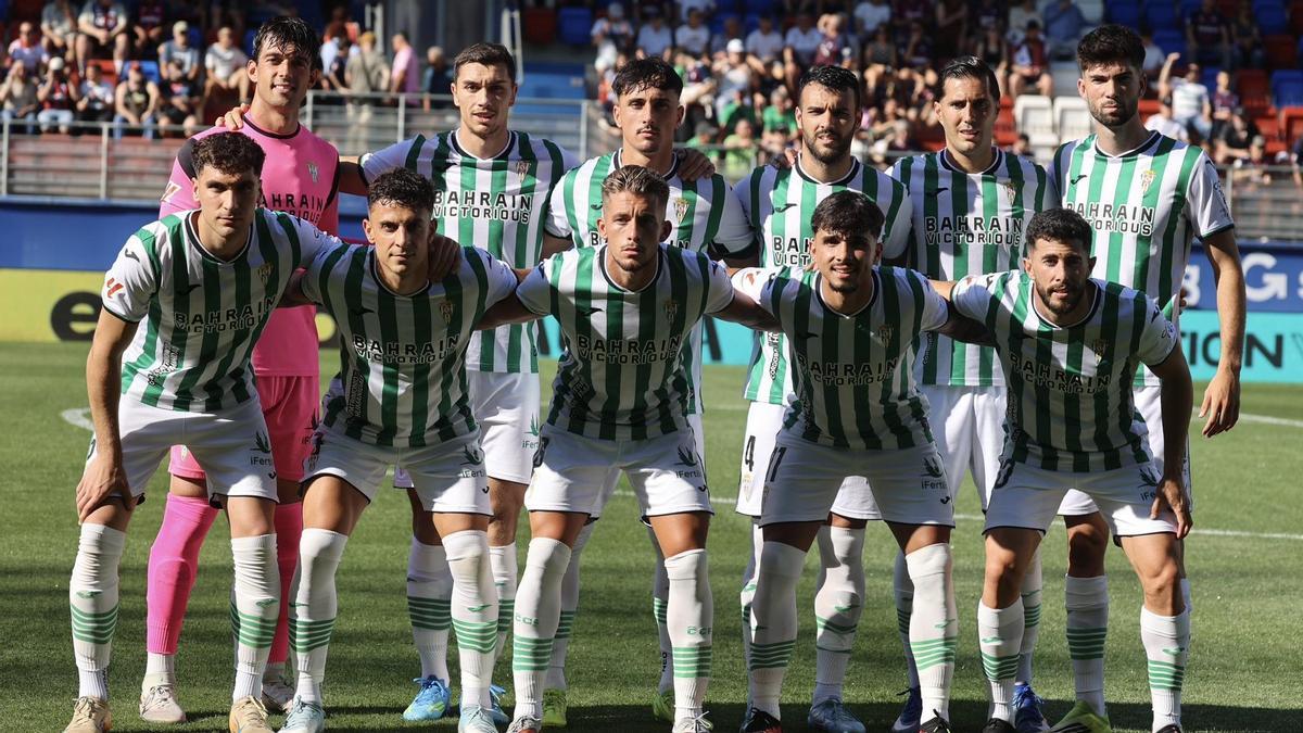 Once inicial del Córdoba CF en su visita al Éibar en Ipurúa.
