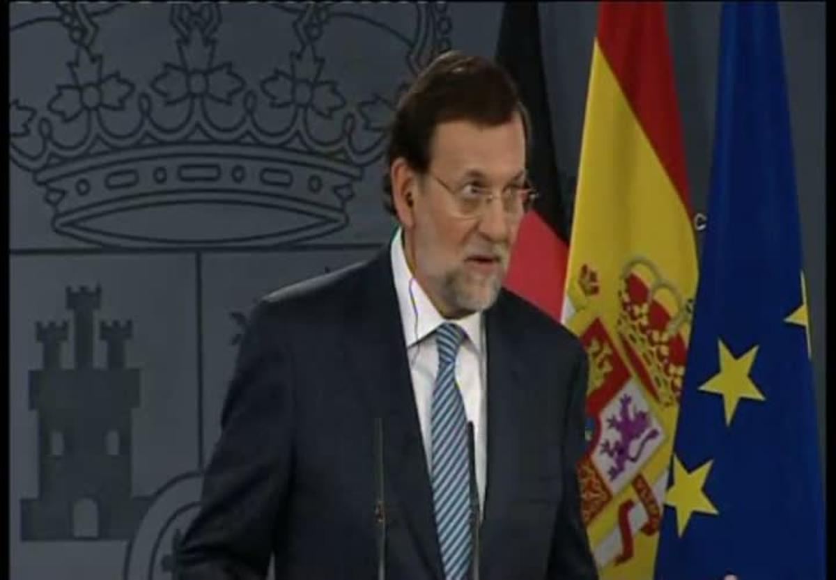 El president del Govern, Mariano Rajoy, durant la seva intervenció en la roda de premsa a la Moncloa