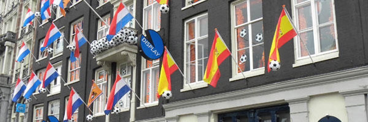 Banderas españolas y holandesas.