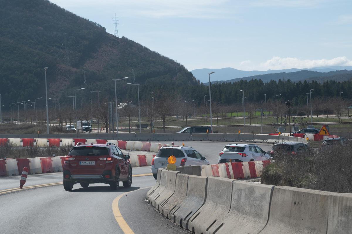 Sabiñánigo vive entre obras paralizadas y retenciones en carretera los domingos