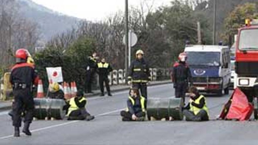 Trece detenidos por obstaculizar el transporte durante las protestas