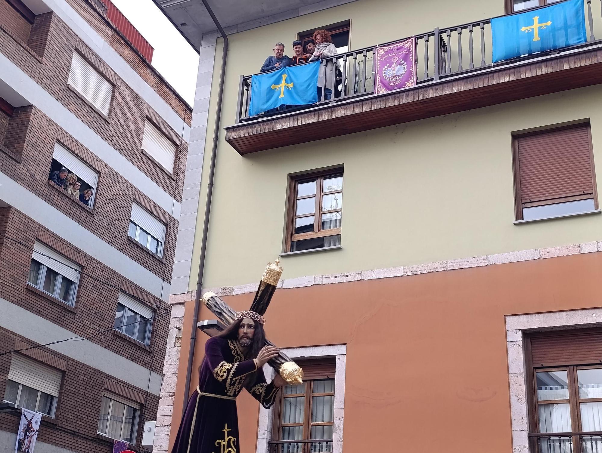 El Nazareno y la Virgen Dolorosa emocionan en Grado