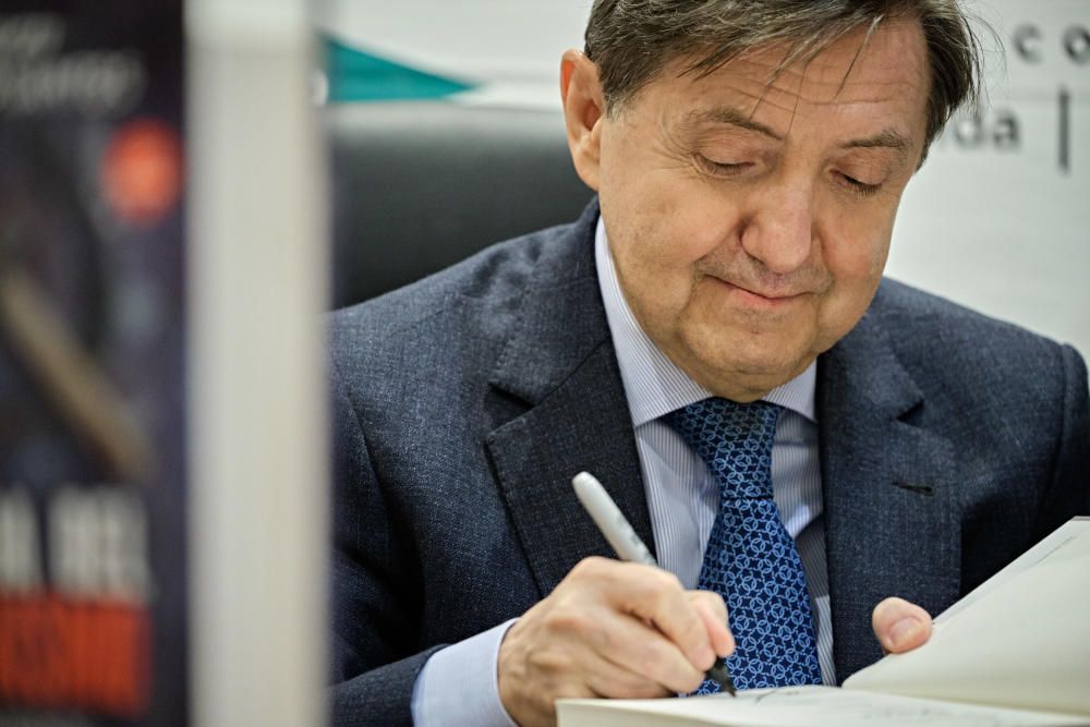 Losantos firma su último libro en Tenerife