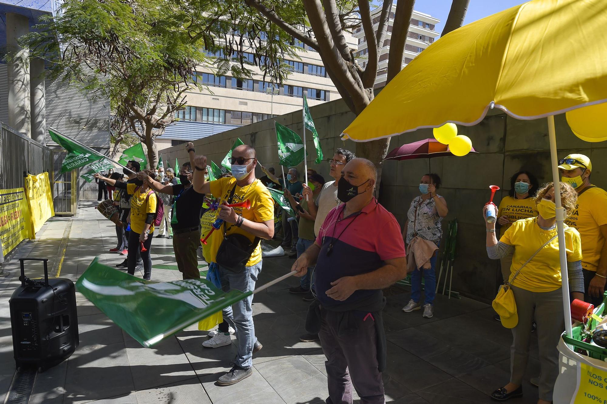 Protesta de interinos frente a Usos Múltiples II