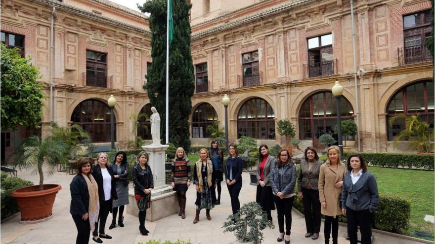 La rectora Josefina García (centro) junto a otras destacadas responsables académicas de la UCAM